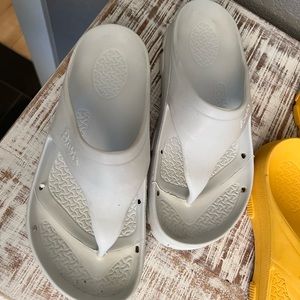 🤍WHITE SHOES ONLY!! 🤍Birkis Birkenstock Flip Flops EU37